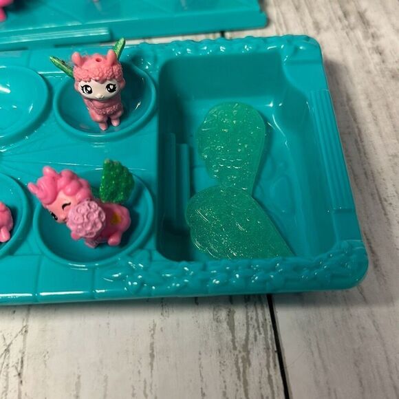 Hatchimals Colleggtibles Rainbow-cation llama Family with Case Spin Master - Picture 4 of 10